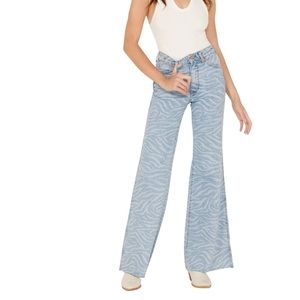 WOMENS WRANGLER LIGHT WASH HIGH RISE BOOT CUT JEAN MEOW LASER TIGER PRINT JEAN